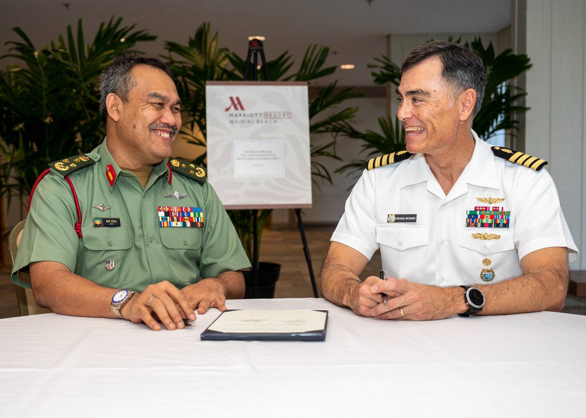 USPACOM's tweet photo. #USINDOPACOM Command Surgeon and 🇲🇾 Armed Forces Health Service Director General sign the Terms of Reference to execute 2023 Indo-Pacific Military Health Exchange-Malaysia on 25-30 September 2023. #FreeAndOpenIndoPacific #IPMHE
📸: MC3 Christopher Thomas https://t.co/geZ6CFK5SN