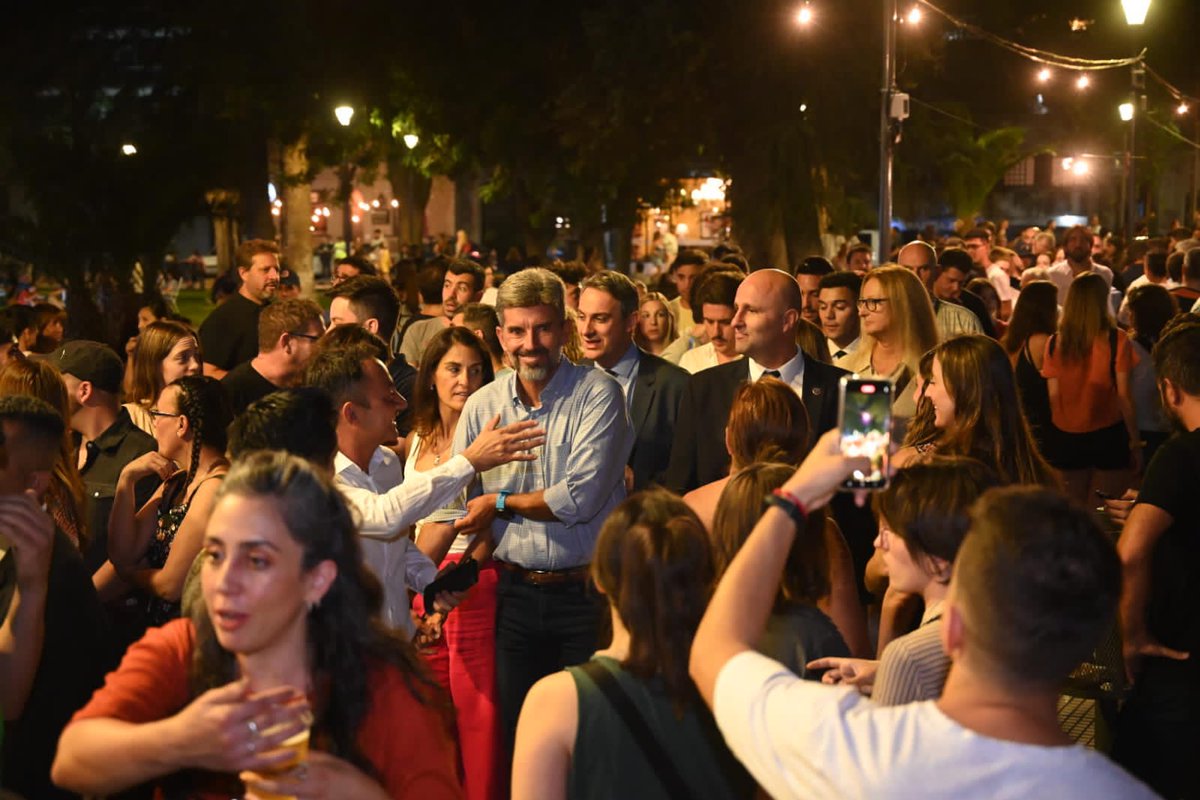 Una nueva edición de la tradicional <a href="/festainpiazza/">Festa in Piazza</a> ya se vive en la <a href="/ciudaddemendoza/">Ciudad de Mendoza</a>. 
Desde hoy y hasta el 2 de marzo, las mejores comidas típicas y toda la cultura de la comunidad italiana, podremos disfrutarla en nuestra querida Plaza Italia.