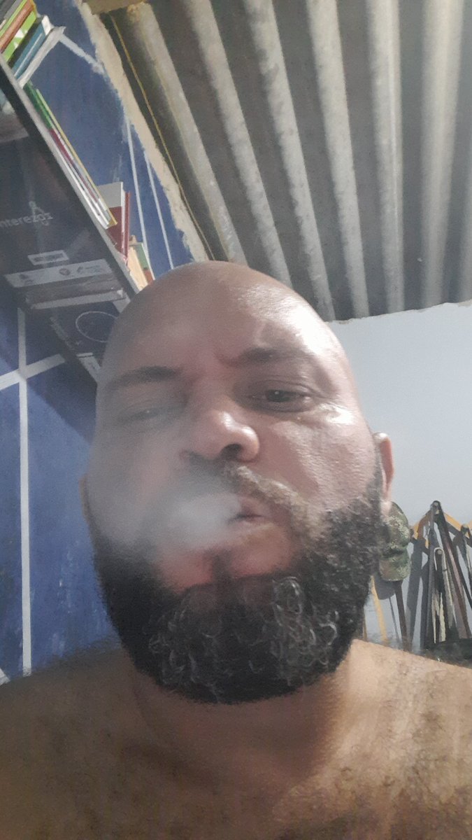 eddb964's tweet photo. Hay humo que no te ahoga solo te relaja https://t.co/DnhmeZ7ILG