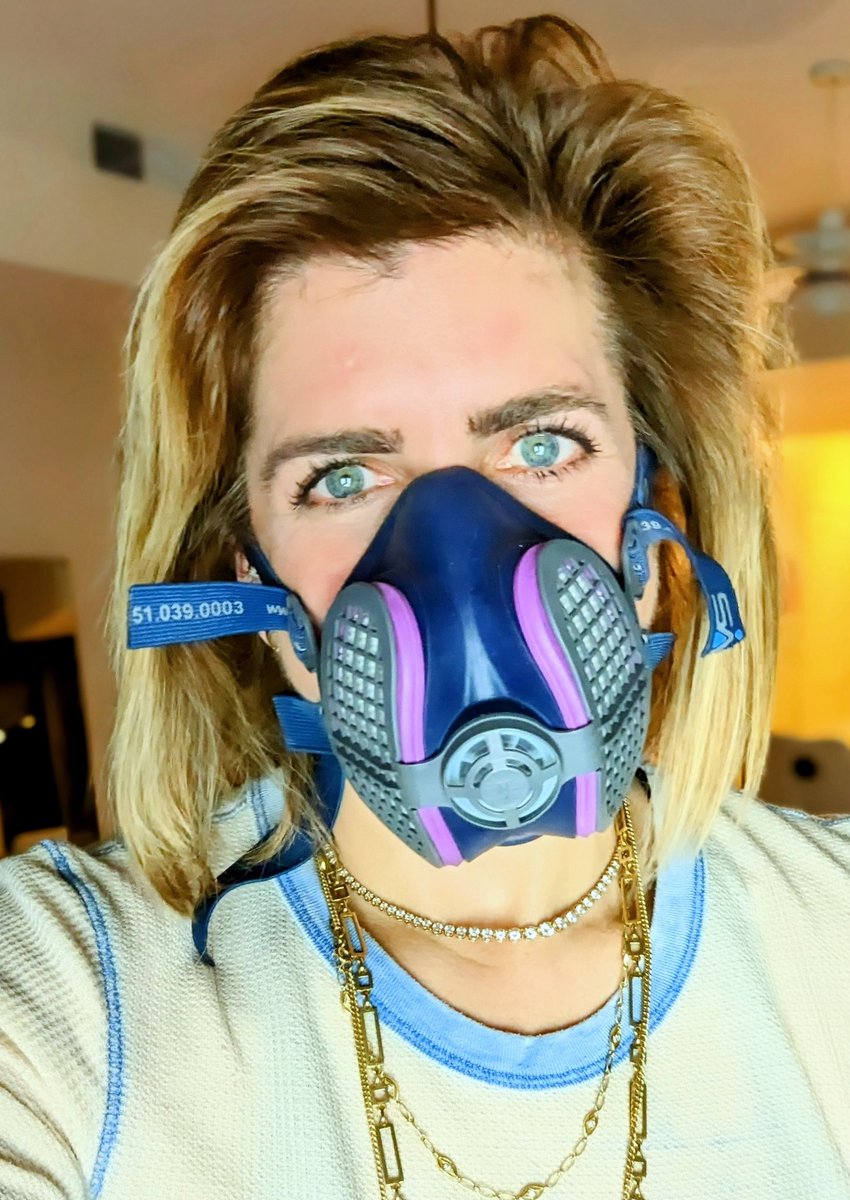 dianaberrent's tweet photo. IAD --> LA bound and #MaskHot🔥
See you in a minute @NickGuthe ❤️
✈️: @united https://t.co/qrU9mXyoJw