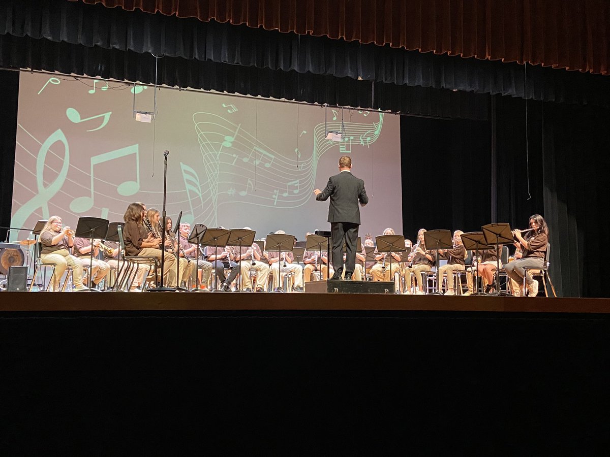 MMS_Colts's tweet photo. Congrats to our MMS bands, including our 6th grade band in their first concert tonight at the Winter Band Concert!  #ColtSound https://t.co/MbgXHvj0Qi