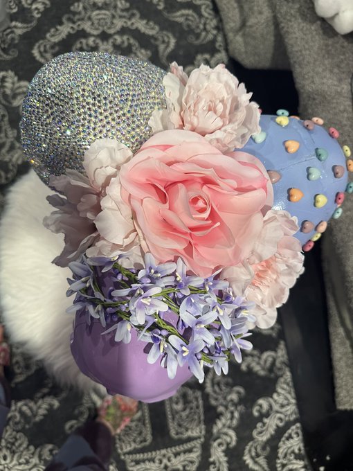 The past few days I&rsquo;ve been in my crafting heaven making a pastel goth version of the @DeadByBHVR totem<a href="/tag/intotherainbow"class="tags"><span>#intotherainbow</span></a>