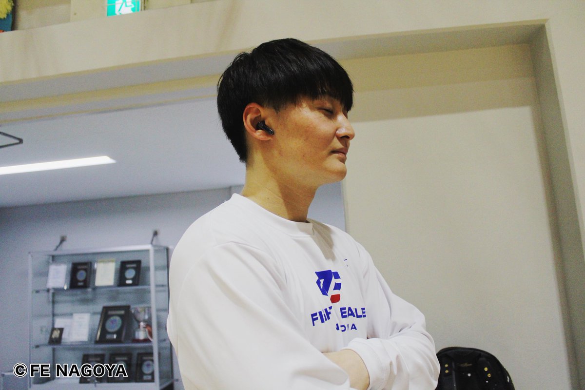FE_758's tweet photo. 【#笹山貴哉 選手】
ノイズキャンセルがしっかりされているので、周りの音をシャットアウトできてとても快適です‼️
またシックでシンプルな色味が普段使いしやすく、どんな場面でも利用できるところも良いポイントだと思います😎✨
#JBLLIVEPRO2
#FE名古屋 #Bリーグ #SKYHIGH https://t.co/PUic6yi4GZ