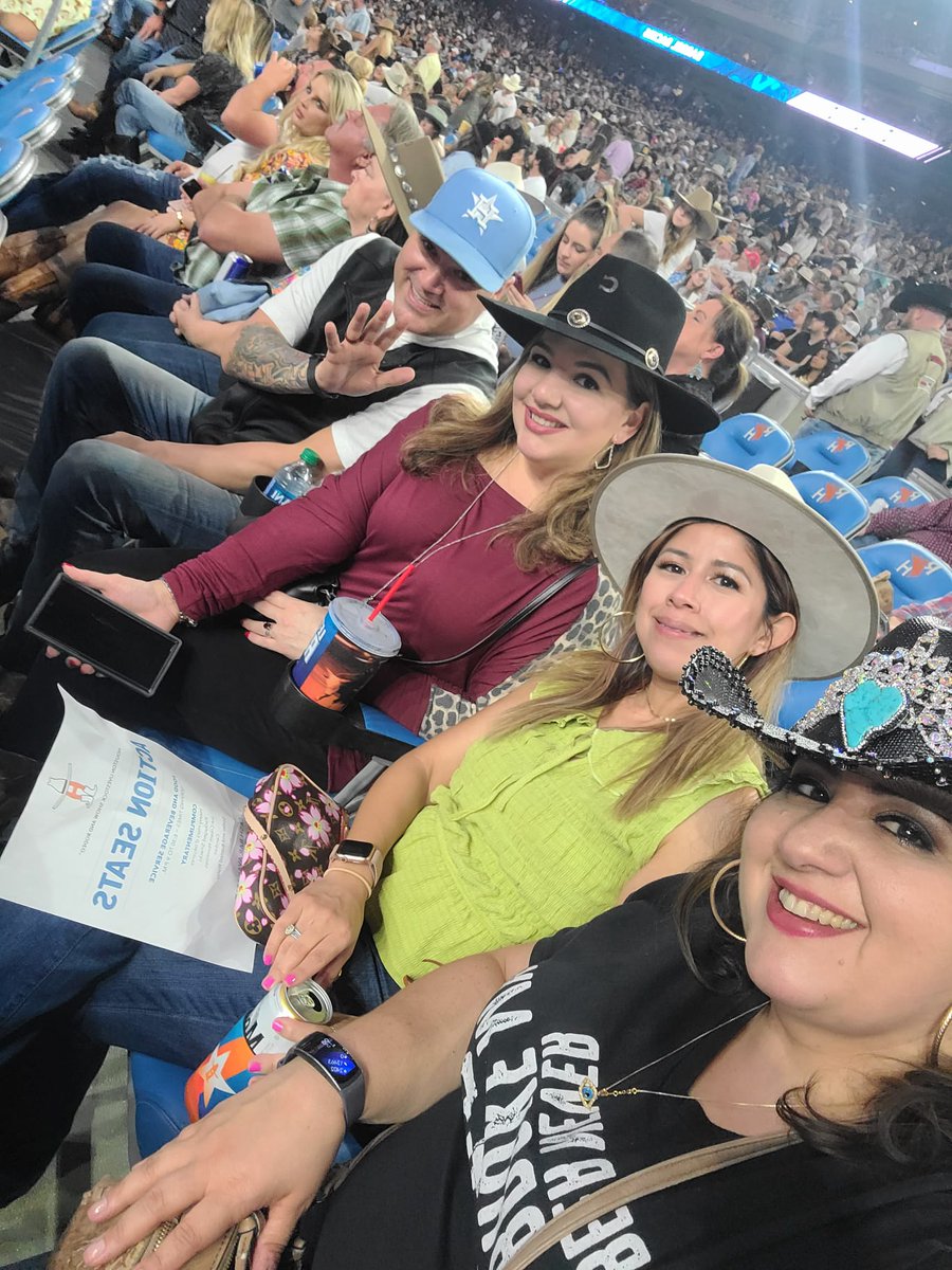 merikarv21's tweet photo. #RODEOHOUSTON https://t.co/t18nZXN0en