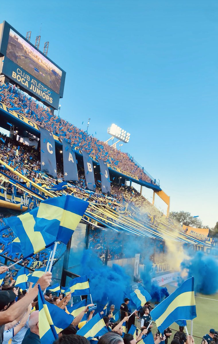 HOY JUEGA EL QUE NUNCA DESCENDIÓ Y EL QUE MÁS COPAS GANÓ, HOY JUEGA BOCA.