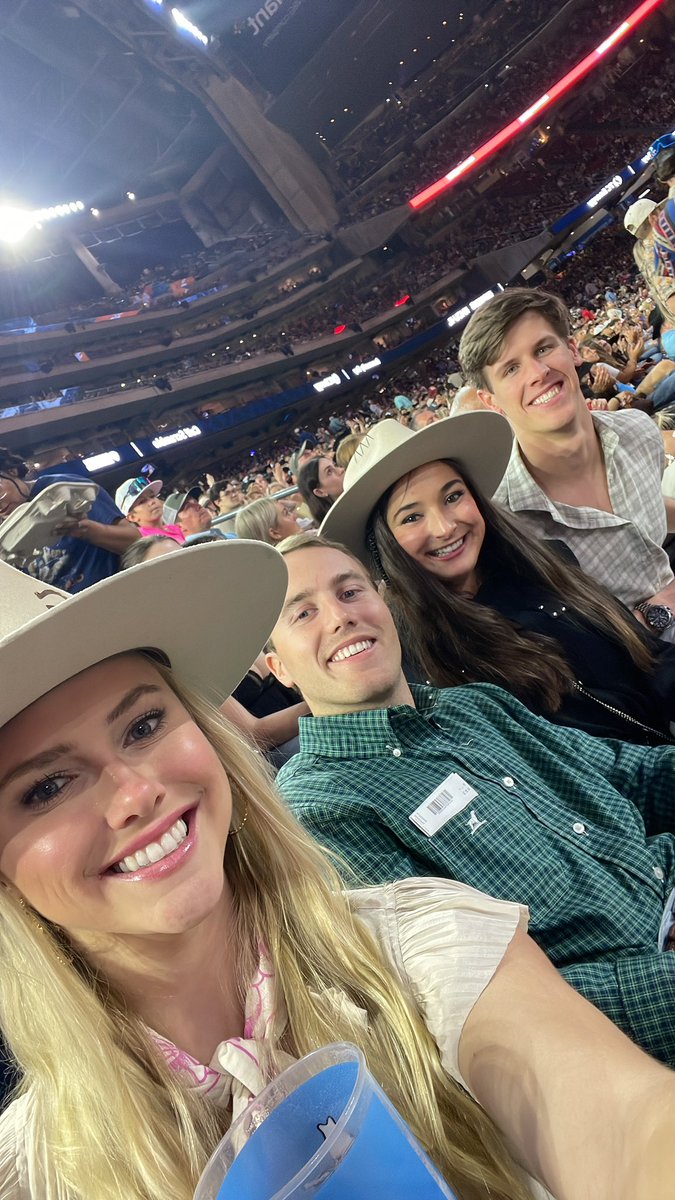 cleo_e_stringer's tweet photo. #RODEOHOUSTON https://t.co/Wri3ItSNNp
