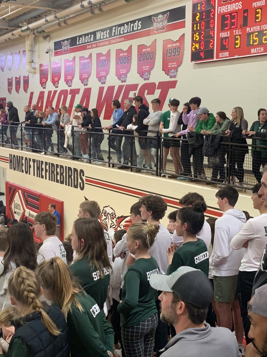 MECC_Counselor2's tweet photo. It certainly didn’t end the way we wanted it to but @MHSGirlsBBall1 should be very proud of themselves. Congratulations on a great season! #MasonComets 💚🏀👏🏻 https://t.co/RiDjHAoK6i