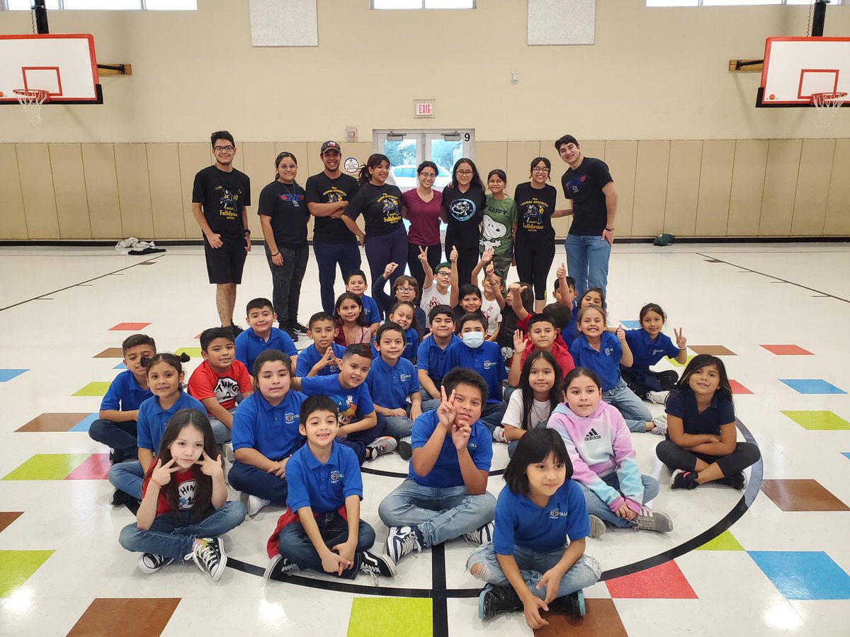 MichelleFox956's tweet photo. Thank you @yvonnechamblin and @YvonneYvette24 for setting up a great partnership with Valerie and her classmates. Our students truly enjoyed the afternoon! #IBschool #Capstone #IBscholars #LetsGetMoving #sustainability #GlobalGoals https://t.co/2mlV8IsOe9
