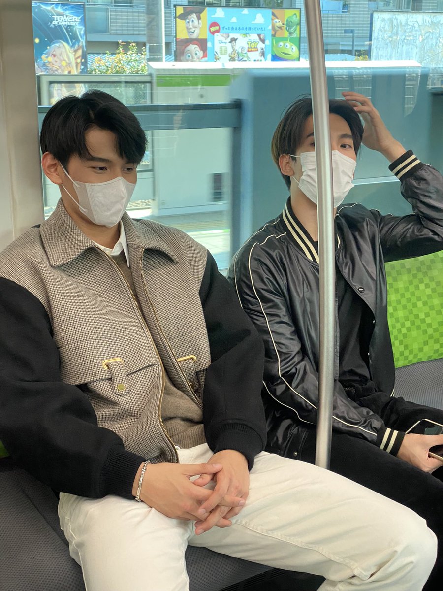 Sixsuperstars's tweet image. แล้วสุดท้าย ก็ยอมใจอ่อนมานั่งด้วยอ้ะ 🙄 #จาเฟริสท์ #JaFirst