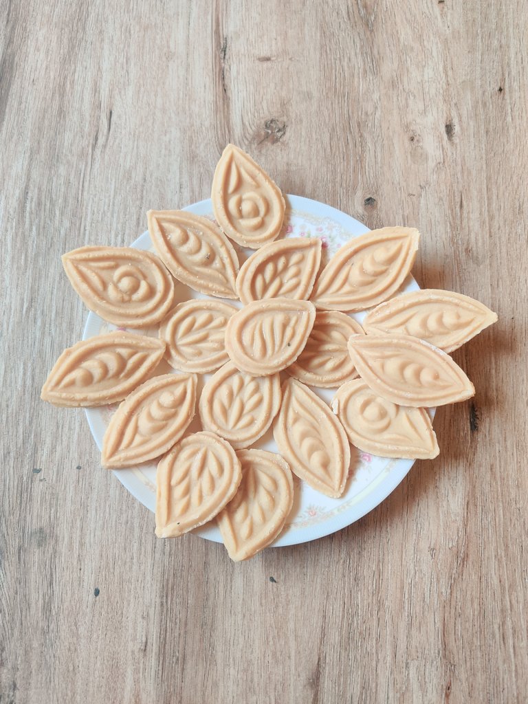 itsmesabita's tweet photo. Happiness is a plate full of #sondesh made by my 78-year-old Mami ji for me. 😊❤️
#myalltimefav #bengalisweet https://t.co/hYDV1QXMvp