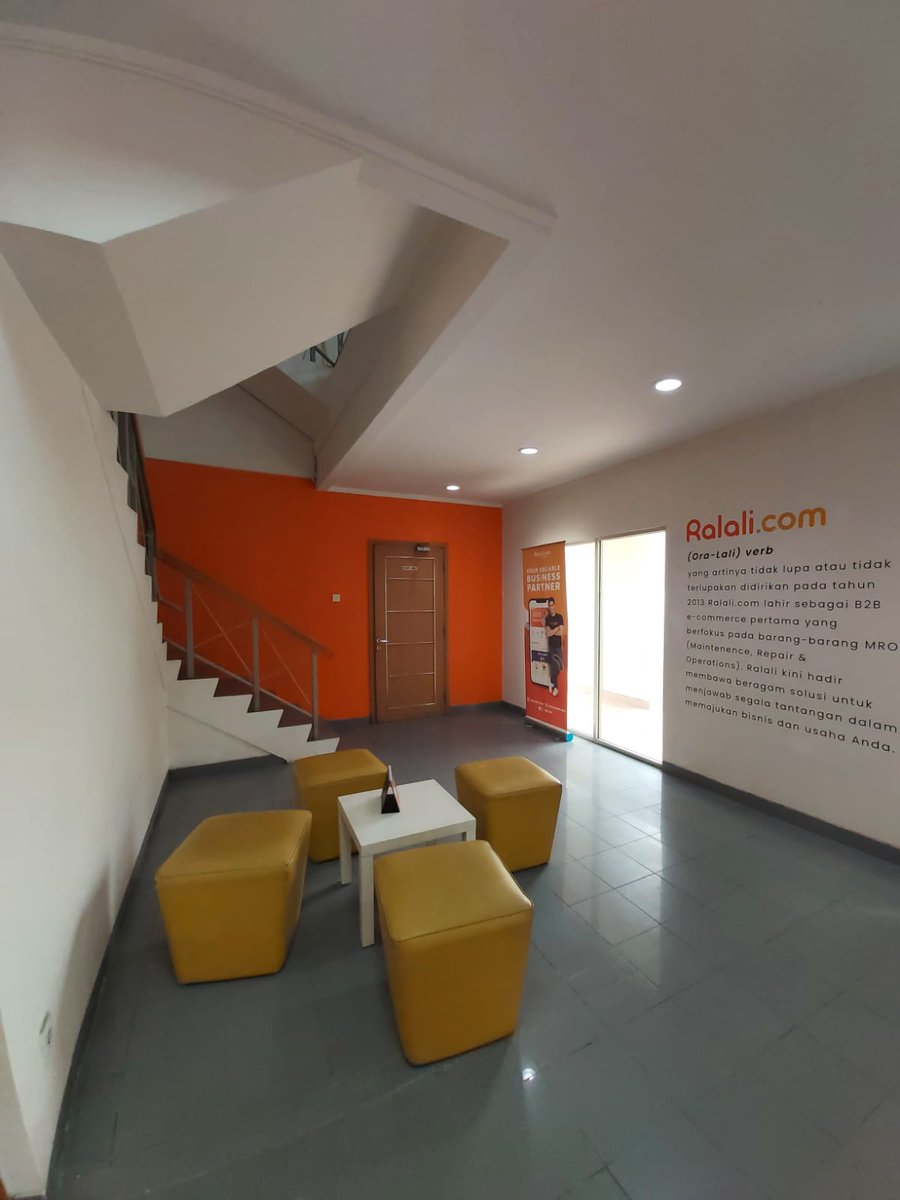 Ralalicom's tweet photo. Kamis 23 Februari 2023, tim internal https://t.co/yvymcswzfU melangsungkan peresmian Business Center Cikarang yang berlokasi di Komplek Ruko Plaza Menteng Cikarang. https://t.co/fKIZ8tTfal