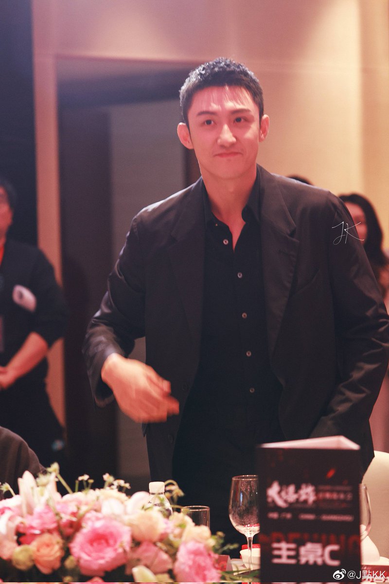 DMi0430's tweet photo. @dramapotatoe Awesome, awesome, I can't wait to see #TheExplosion 🤗🥰🤗🥰🤗 #JohnnyHuang #HuangJingYu https://t.co/57FaO8H7hw
