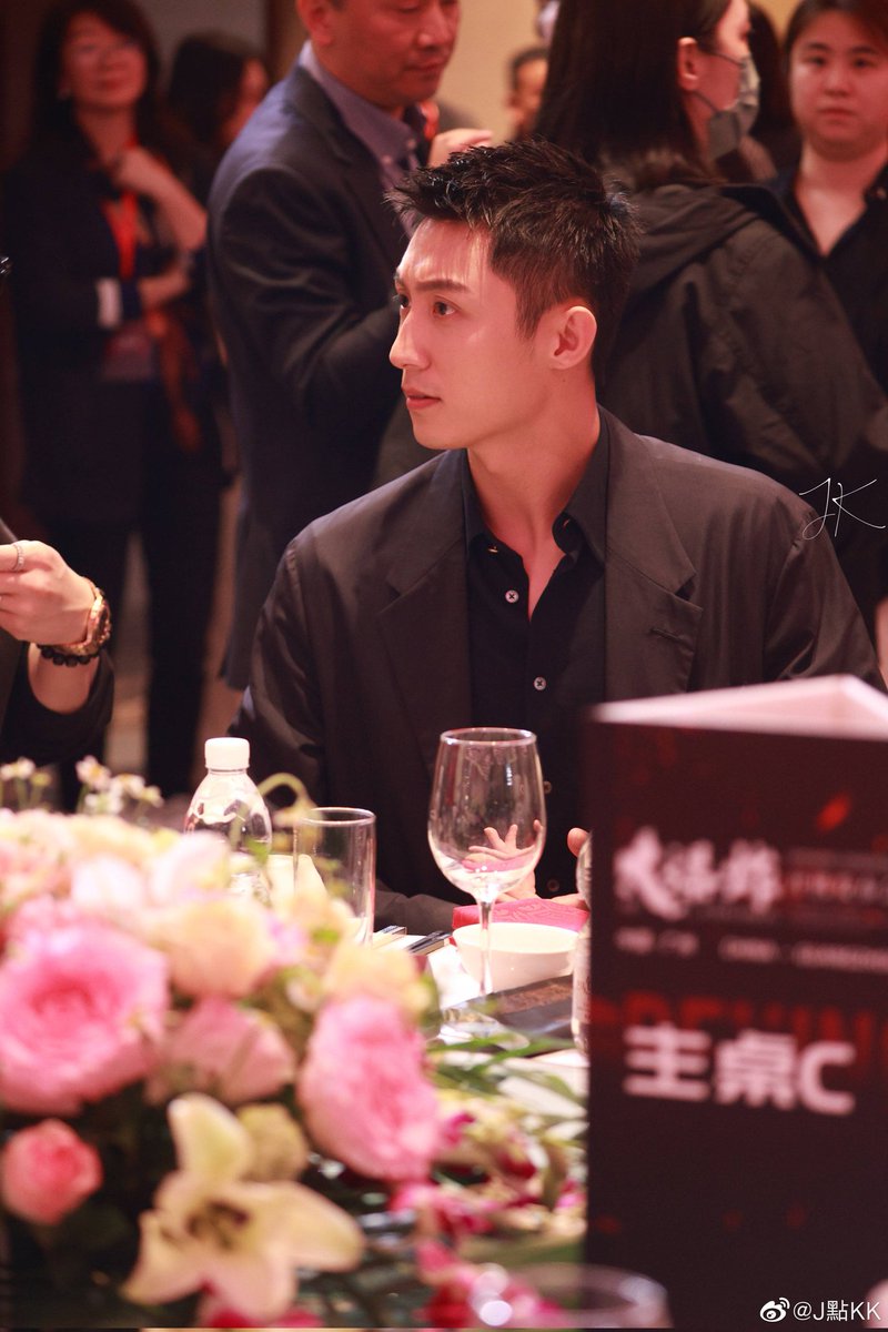 DMi0430's tweet photo. @dramapotatoe Awesome, awesome, I can't wait to see #TheExplosion 🤗🥰🤗🥰🤗 #JohnnyHuang #HuangJingYu https://t.co/57FaO8H7hw