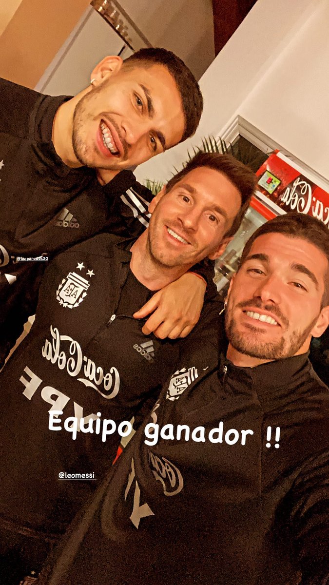SantiMayz's tweet photo. @OoCScaloneta_ Licha, Cuti y Molina antes de acostarse a dormir: https://t.co/2e4iCmQNI9