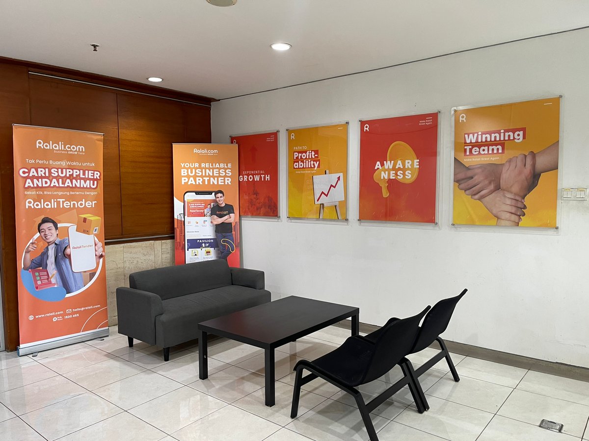 Ralalicom's tweet photo. Kamis 23 Februari 2023, tim internal https://t.co/yvymcswzfU melangsungkan peresmian Business Center Bandung yang berlokasi di Point Lab Coworking Space Bandung.Peresmian dihadiri oleh pendeta dan tim internal https://t.co/yvymcswzfU dengan melakukan doa bersama. https://t.co/SEQv1qJFQe