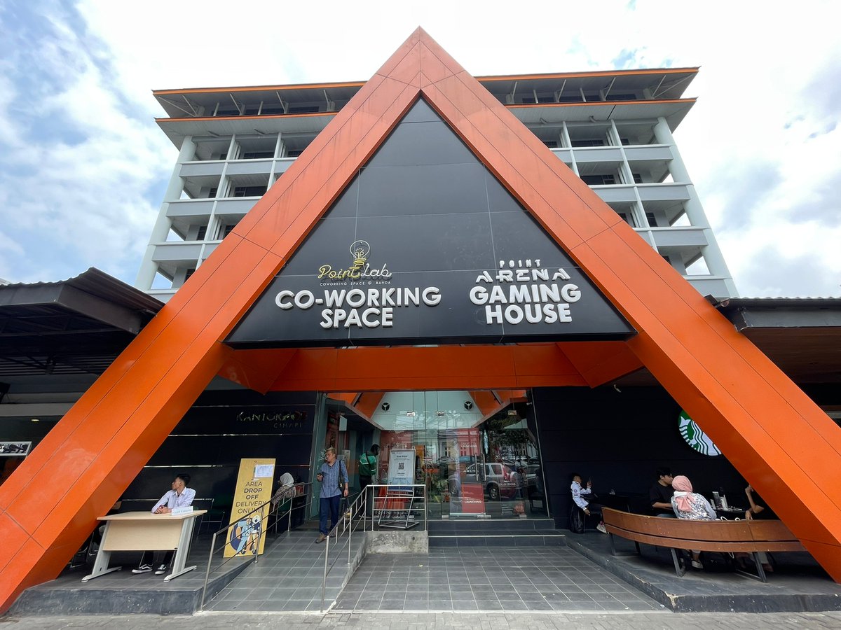 Ralalicom's tweet photo. Kamis 23 Februari 2023, tim internal https://t.co/yvymcswzfU melangsungkan peresmian Business Center Bandung yang berlokasi di Point Lab Coworking Space Bandung.Peresmian dihadiri oleh pendeta dan tim internal https://t.co/yvymcswzfU dengan melakukan doa bersama. https://t.co/SEQv1qJFQe