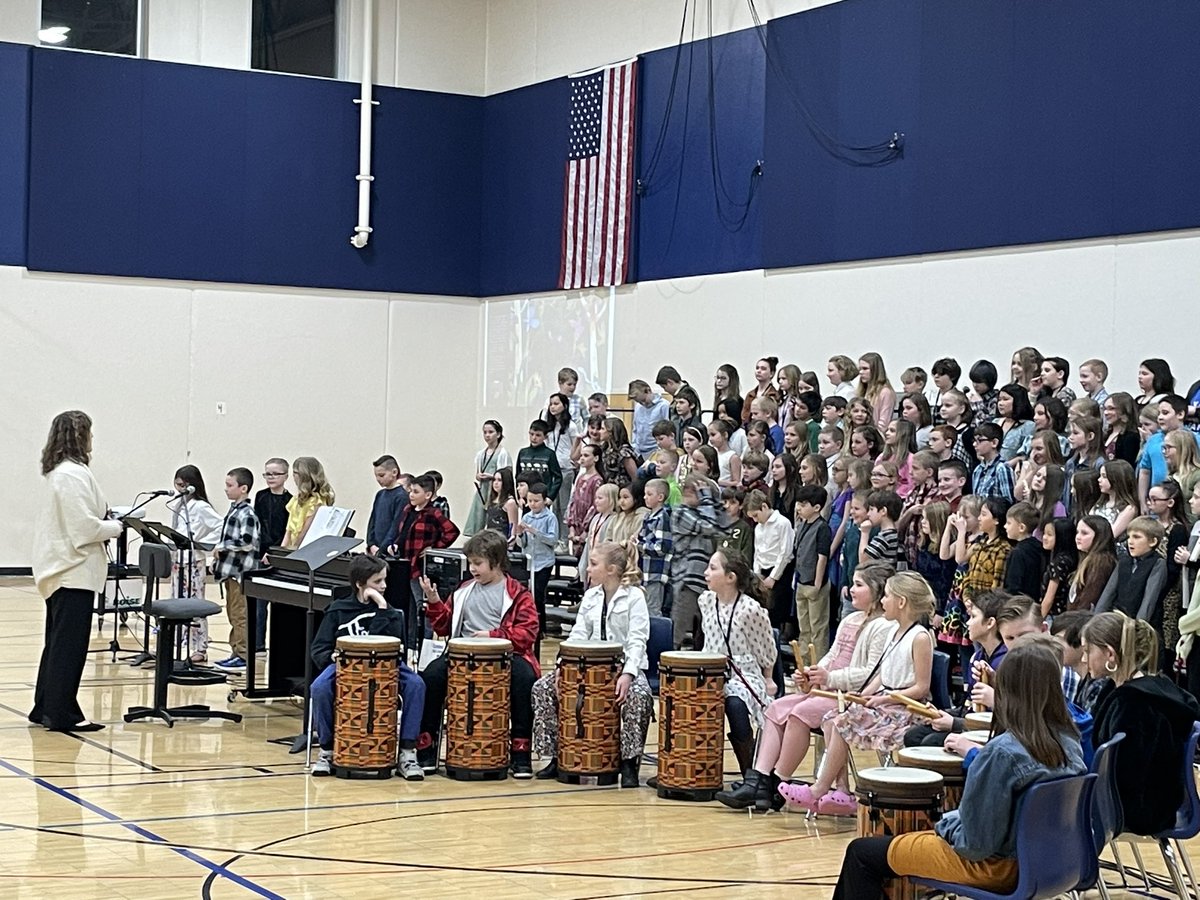 IISSFAS's tweet photo. Tonight we were entertained by our grade four students who put on an amazing show!  Thank you Mrs. Miller and grade 4 four staff!  #music #concert https://t.co/H6kapxhsJE