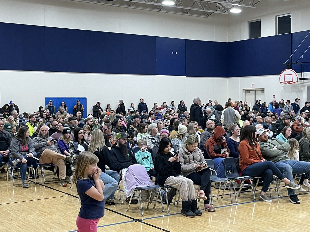 IISSFAS's tweet photo. Tonight we were entertained by our grade four students who put on an amazing show!  Thank you Mrs. Miller and grade 4 four staff!  #music #concert https://t.co/H6kapxhsJE