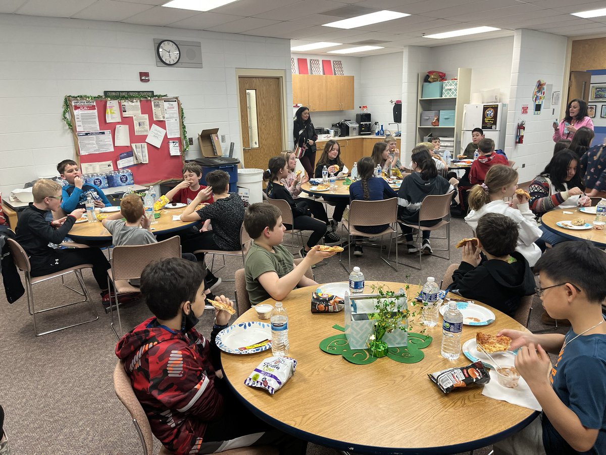 jmpearce9's tweet image. Tonight was Day 2 of the Polar Bear Players cast and crew dinner during Production/Tech week for Glacier Ridge. We enjoyed pizza from Domino’s (thanks to a generous gift card donation) and pasta, fruit, snacks and desserts from parent and family donations.