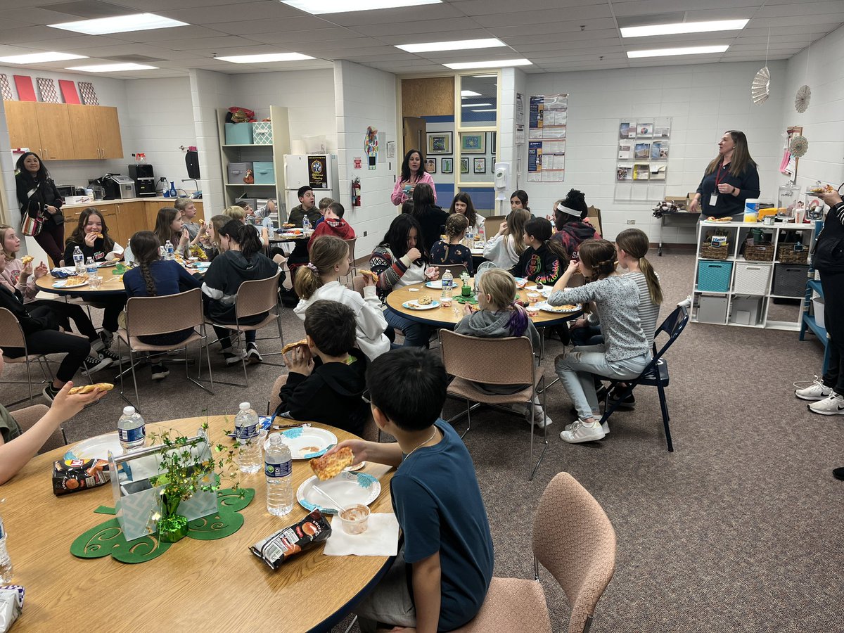 jmpearce9's tweet image. Tonight was Day 2 of the Polar Bear Players cast and crew dinner during Production/Tech week for Glacier Ridge. We enjoyed pizza from Domino’s (thanks to a generous gift card donation) and pasta, fruit, snacks and desserts from parent and family donations.