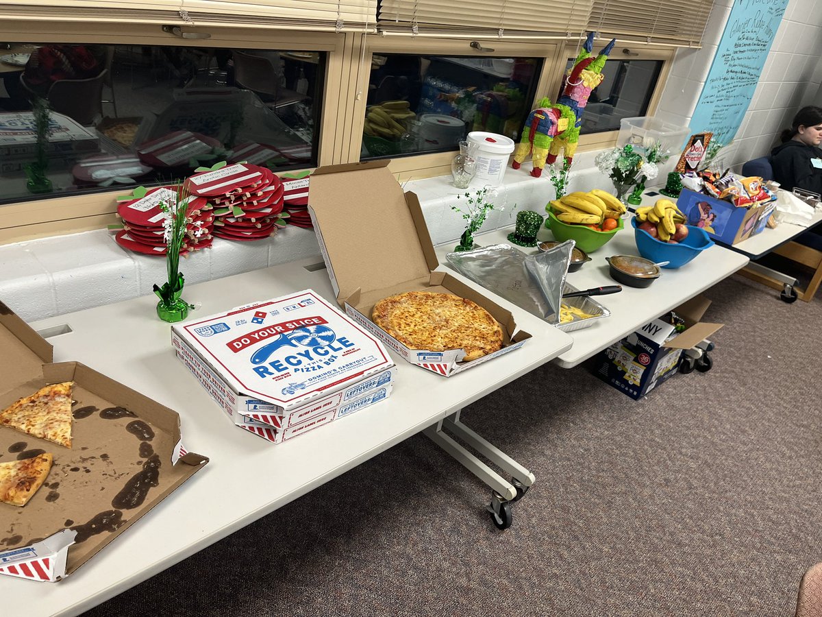 jmpearce9's tweet image. Tonight was Day 2 of the Polar Bear Players cast and crew dinner during Production/Tech week for Glacier Ridge. We enjoyed pizza from Domino’s (thanks to a generous gift card donation) and pasta, fruit, snacks and desserts from parent and family donations.
