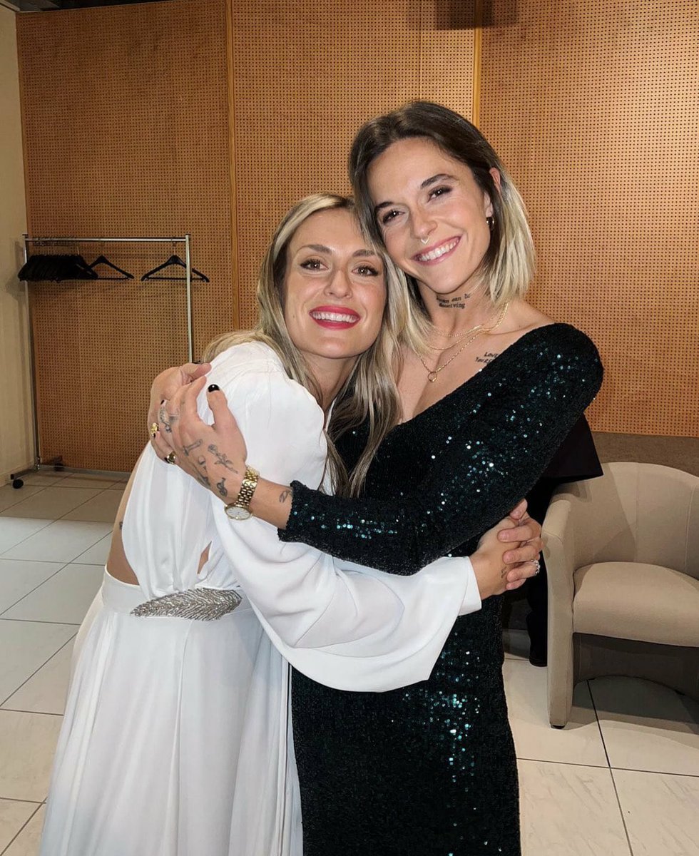 nati_pati21's tweet photo. Yo ya encontré mi amistad asi: la que esta en las buenas y en las malas ❤️
👑🦁
Y somos la Reina (ella) y la Leona (yo) hasta cierto punto https://t.co/UzaavICLXP