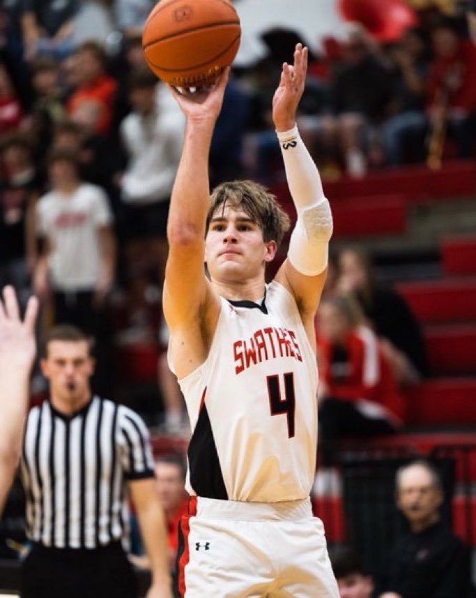 What a night for Hesston’s Jake Proctor. 

He goes for 40 to see the new Hesston High single-game scoring record and also goes over 1,000 career points. 

Hesston (3A) defeats Nickerson to advance in the sun-state tournament.

📸: <a href="/PamWeaverPhoto/">Pam Weaver</a>

#sportsinkansas