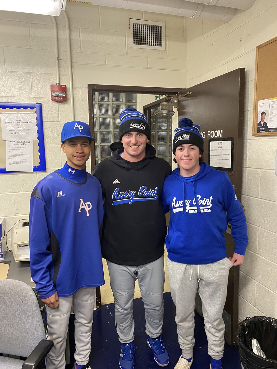 CoachMarcusHill's tweet photo. @UCAP_Pointers  baseball coach @IanRatch is a good friend &amp; Avery Point alum. The player on his left @HunterPeszynski was coached by me, an Avery Point alum, since he was 10. The player on his rignt Elian Collado was coached by @CoachBerto12, my Avery Point teammate. https://t.co/5xCaKwR5Dl