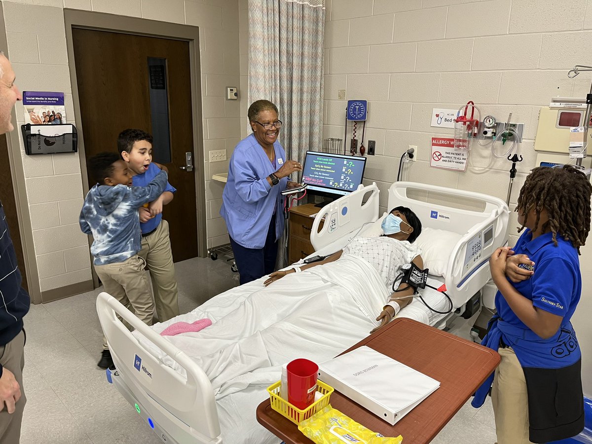 MikeRodgers73's tweet photo. Proud to welcome the Western Academy Students from the Neblett Center to @OCTC_KCTCS this evening! The students learned about the value of higher education and careers in nursing and welding. #octcproud #highereducation https://t.co/GPwdH3wtCj
