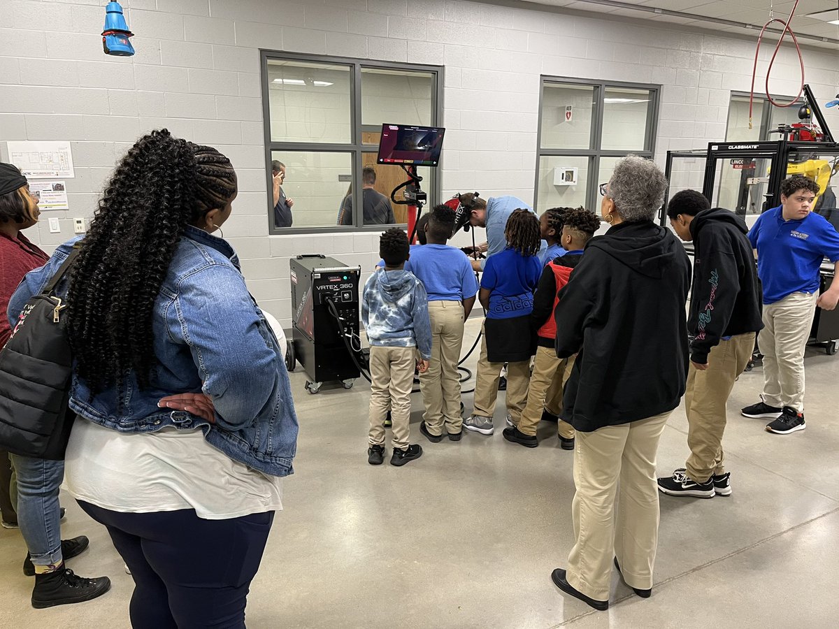 MikeRodgers73's tweet photo. Proud to welcome the Western Academy Students from the Neblett Center to @OCTC_KCTCS this evening! The students learned about the value of higher education and careers in nursing and welding. #octcproud #highereducation https://t.co/GPwdH3wtCj