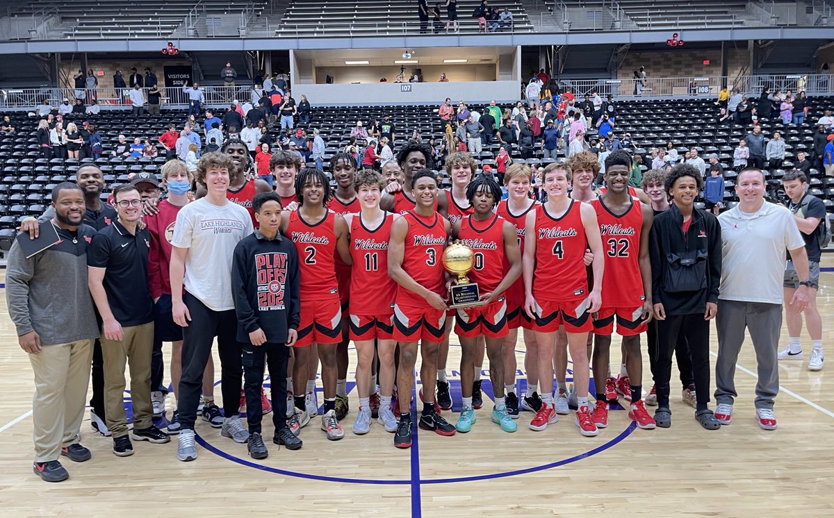 Round 3 ✅
Thank you Lake Highlands students, faculty, fans, and community for supporting us.  
Come join us in Fort Worth this weekend!!!  
🏀🐾🏆 #Family #LHonTop