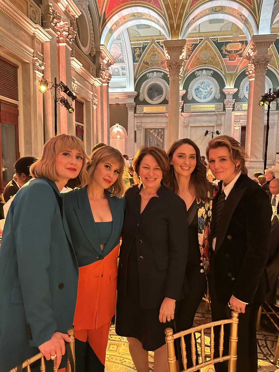 amyklobuchar's tweet image. Tonight I joined MANY friends of ⁦⁦@jonimitchell⁩ to honor her with the Gershwin Award at the Library of Congress.

Love to be part of this band! ⁦Sara Bareilles, ⁦@brandicarlile⁩ and ⁦@ilovelucius⁩