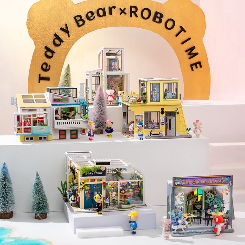 Luxury Miniature Wooden DIY Doll House with Bears #toyscollector #toyscollection ismartkidsplay.com/luxury-miniatu…
