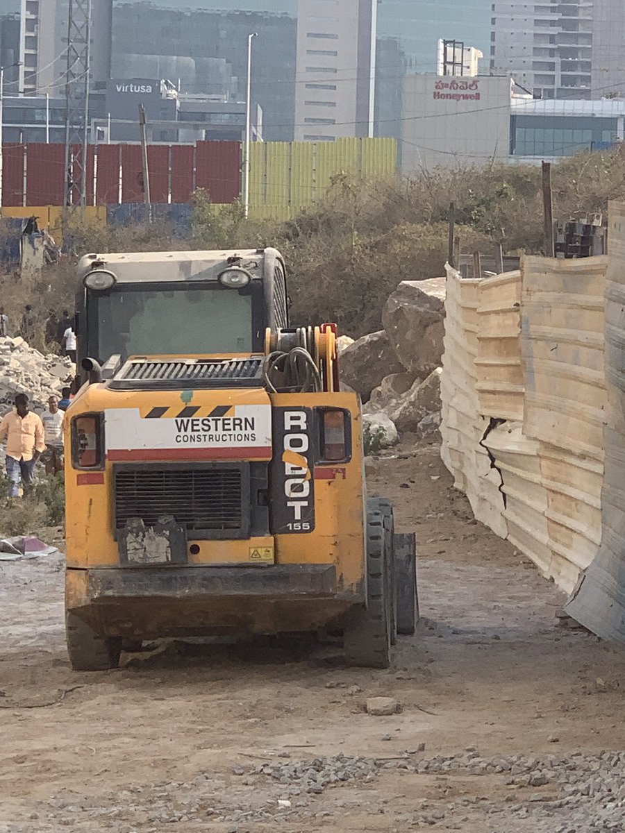 pardeepsahu's tweet photo. @GHMCOnline The location is backside Prestige high fields towards east and this is western constructions labor site newly build and the water is their sewage water which they are throwing in open , dead animals are lying in water which may cause serious health issues to prestige residents https://t.co/OcHK9e38T7