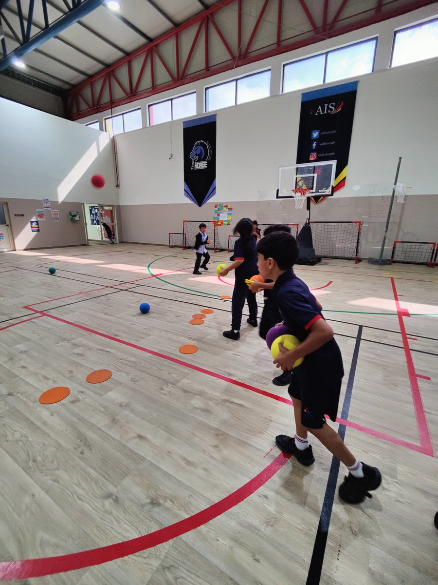 AIS_Grade3's tweet photo. Grade 3 students learning about Components of Fitness in our HPE lesson, and then applying them to our dodgeball game! 
Awesome work by these students to understand and demonstrate Speed, Flexibility, Power, Agility, Balance and Reaction Time 💪💪
#AISGrade3 #AISHPE https://t.co/4TzoZeIpaR