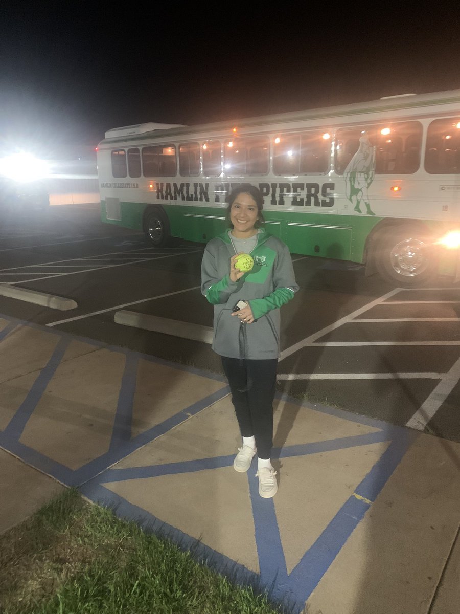 JasonBotos's tweet photo. @skylechugaa 1st HS BOMB!!!   2 Run Blast!  Came at a huge moment to help boost the Hamlin Lady Pipers over the Childress Bobcats.  #hardworkpaysoff  #1@aTIME. @IsdHamlin @TXPrepSoftball @BigCountrySport @sportsfreaknut https://t.co/yDPQO9YSZo