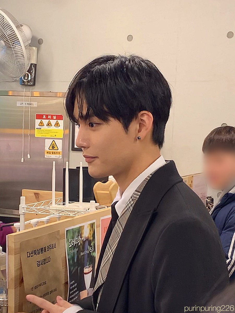 purinpuring226's tweet photo. #승훈 #CIX
2020                                   2023 https://t.co/TdYImcrKkr