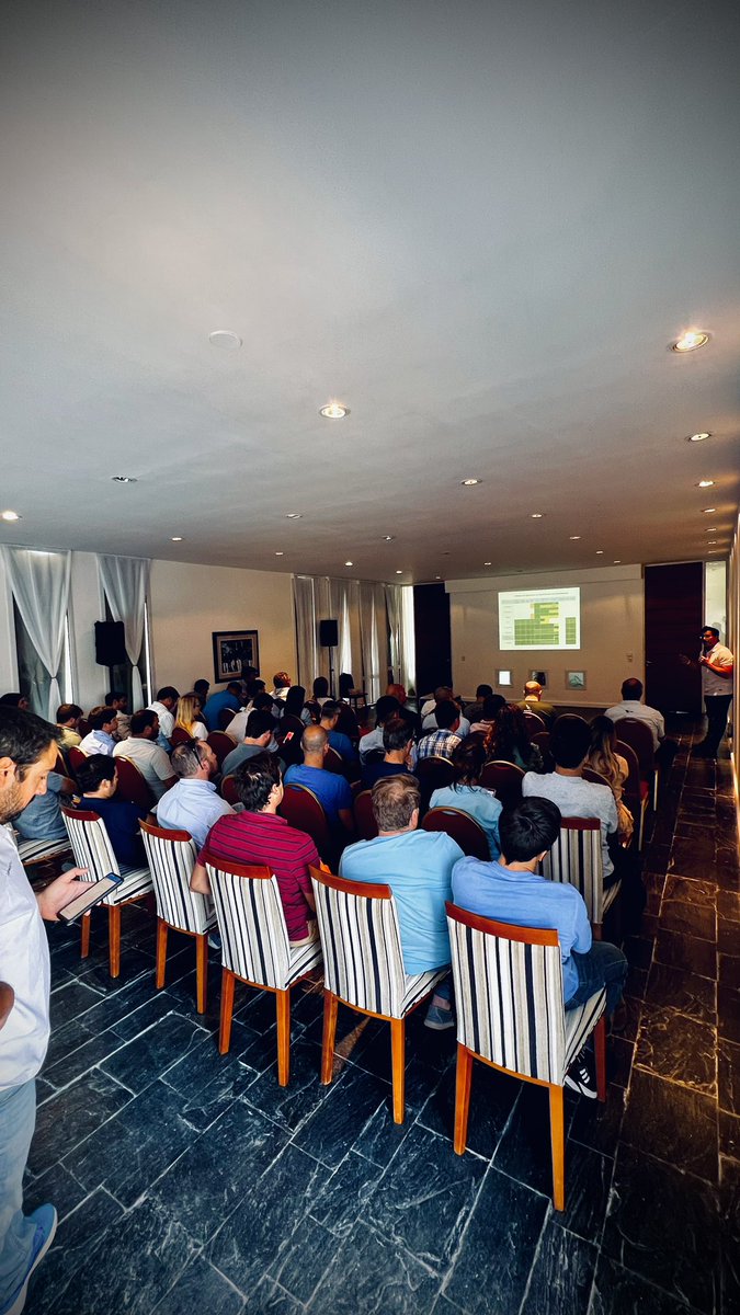 NRanure's tweet photo. Hoy nos reunimos con nuestros clientes del centro y sur de la provincia de Buenos Aires a capacitarnos con una “mirada diferente” … vamos por mas !!! #SyngentaVR #Cropwise #Tekarium #Virantra #FestioDuo #MiravisDuo @Syngenta_ar https://t.co/VYSd4tP3nn