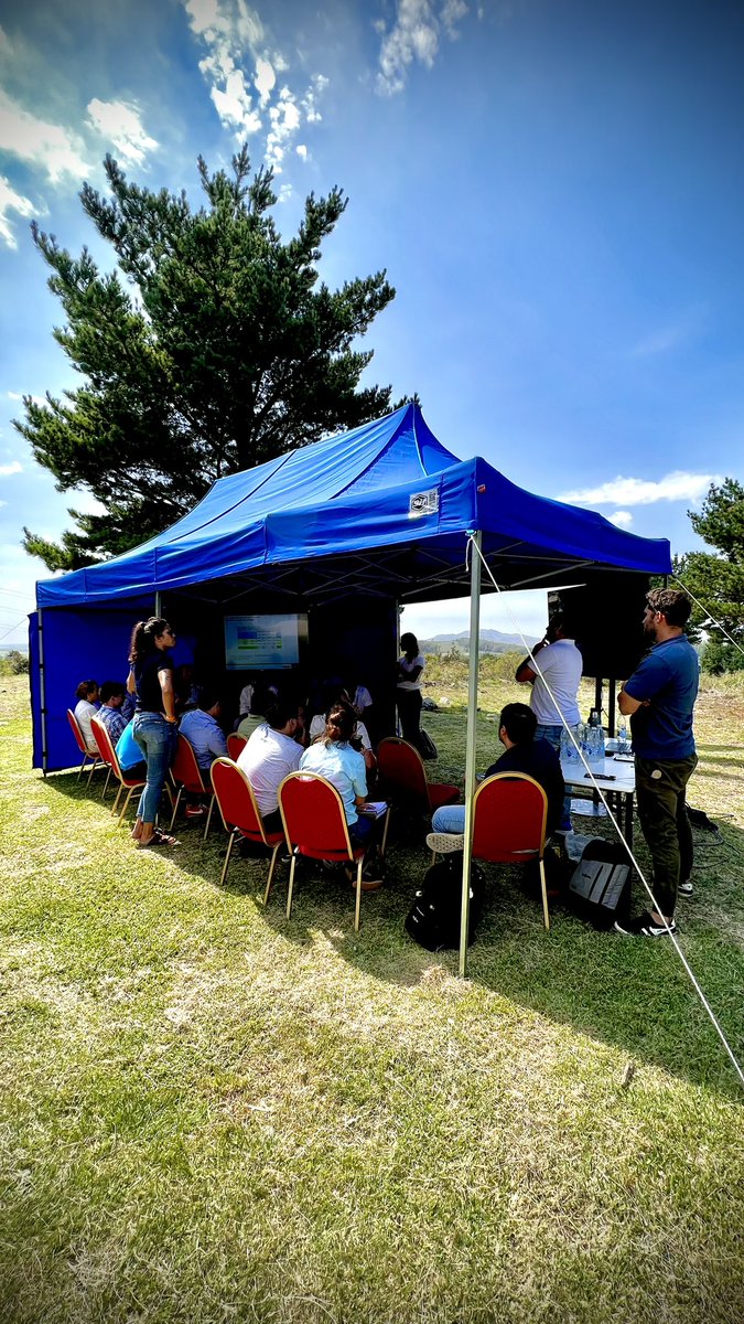 NRanure's tweet photo. Hoy nos reunimos con nuestros clientes del centro y sur de la provincia de Buenos Aires a capacitarnos con una “mirada diferente” … vamos por mas !!! #SyngentaVR #Cropwise #Tekarium #Virantra #FestioDuo #MiravisDuo @Syngenta_ar https://t.co/VYSd4tP3nn