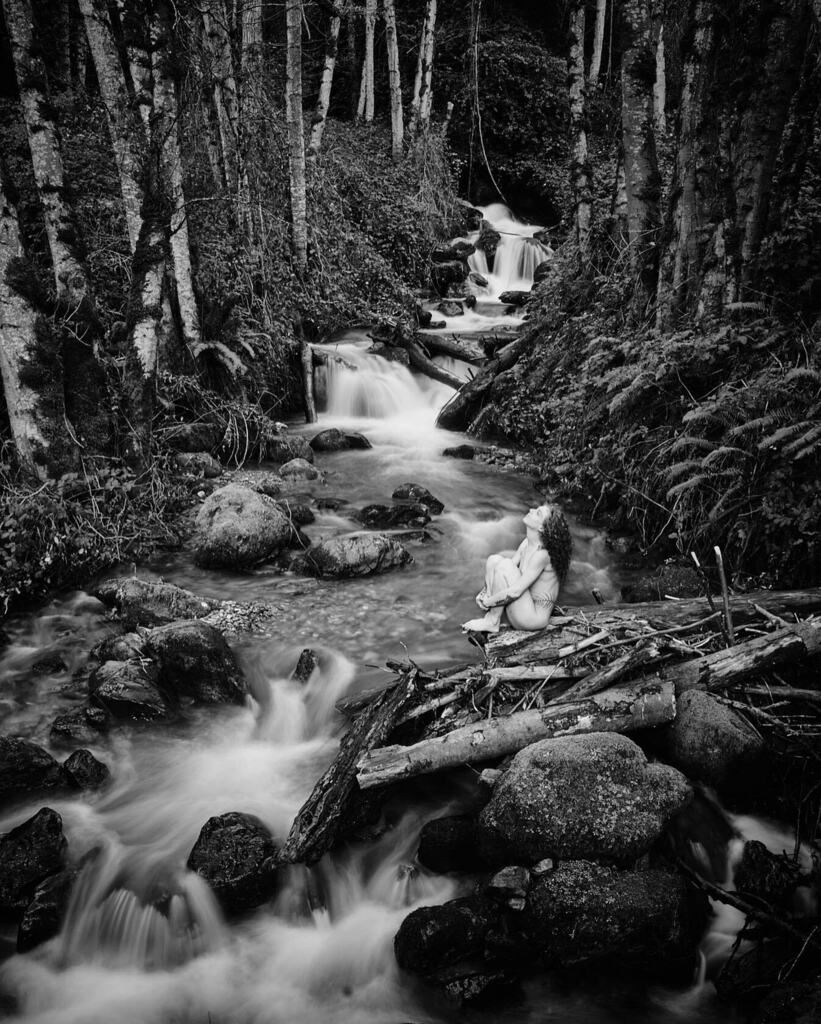 In frame: @hanahonua.earthcrafts 

#bnw #blackandwhite #blackandwhitephotography #longexposure #longexposurephotography #fineartphotography #divinefeminine #beautifulhuman #altmodel #wildwomansisterhood #witchesofinstagram #bnwsouls @humans_in_nature instagr.am/p/CpOzIuBLUnr/