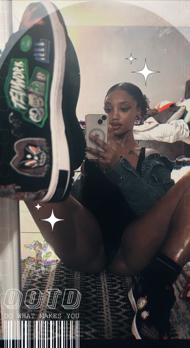 Watch 𝕓𝑒𝐍zό 👽 🌙's leaked NSFW photo on TwXstars