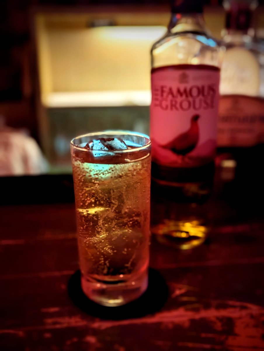 maoheiwa's tweet photo. #CheersBAR #BAR #銀座
昼の2時から朝の7時まで空いてる
老舗のチアーズバー😊
オーナーのヨリさんが作る
ローストチキンが旨すぎます😍 https://t.co/PqFue9u2Lq