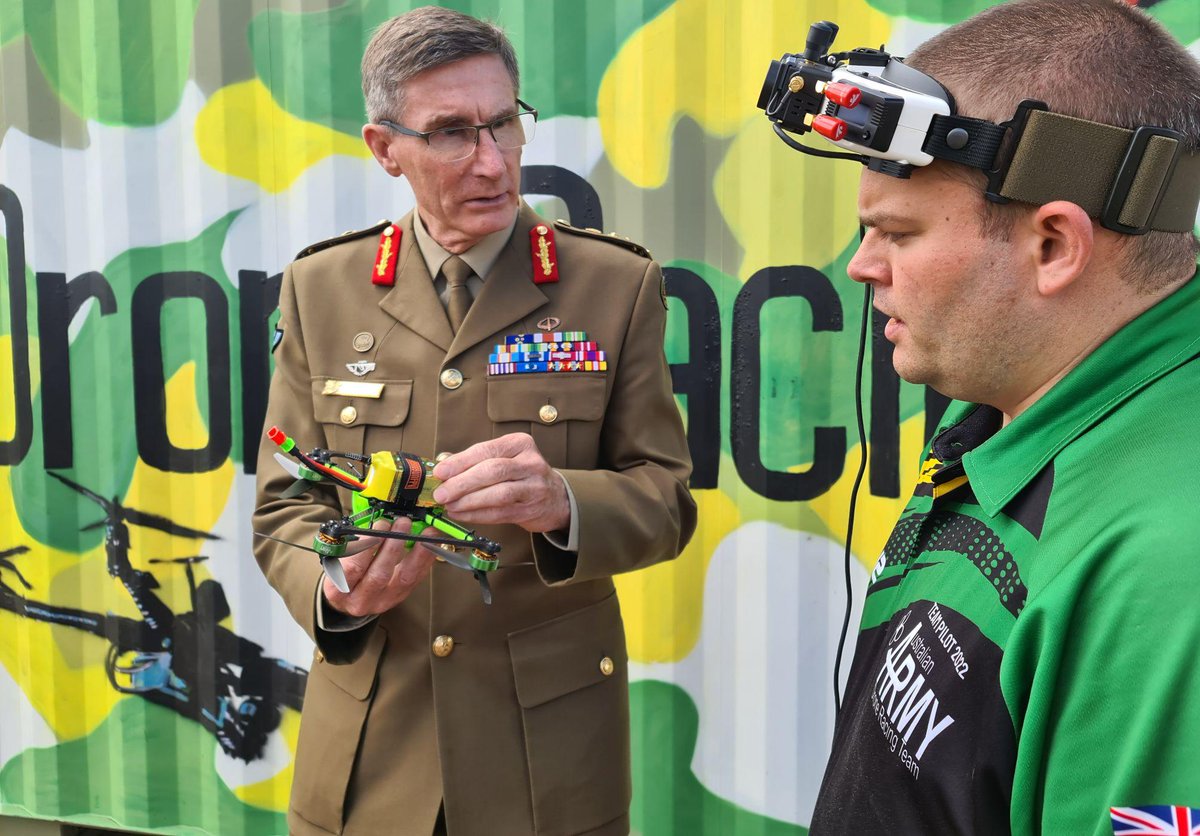 AUADRT's tweet image. A real pleasure to get a visit from our @CDF_Aust at the @AvalonAIA #DroneZone today. CDF caught up with team captain SPR Alex Brown on our latest #DroneRacing tech and the international collab we're doing on the track!
#SendIt!
@MIDRT_Aust @DefenceAust