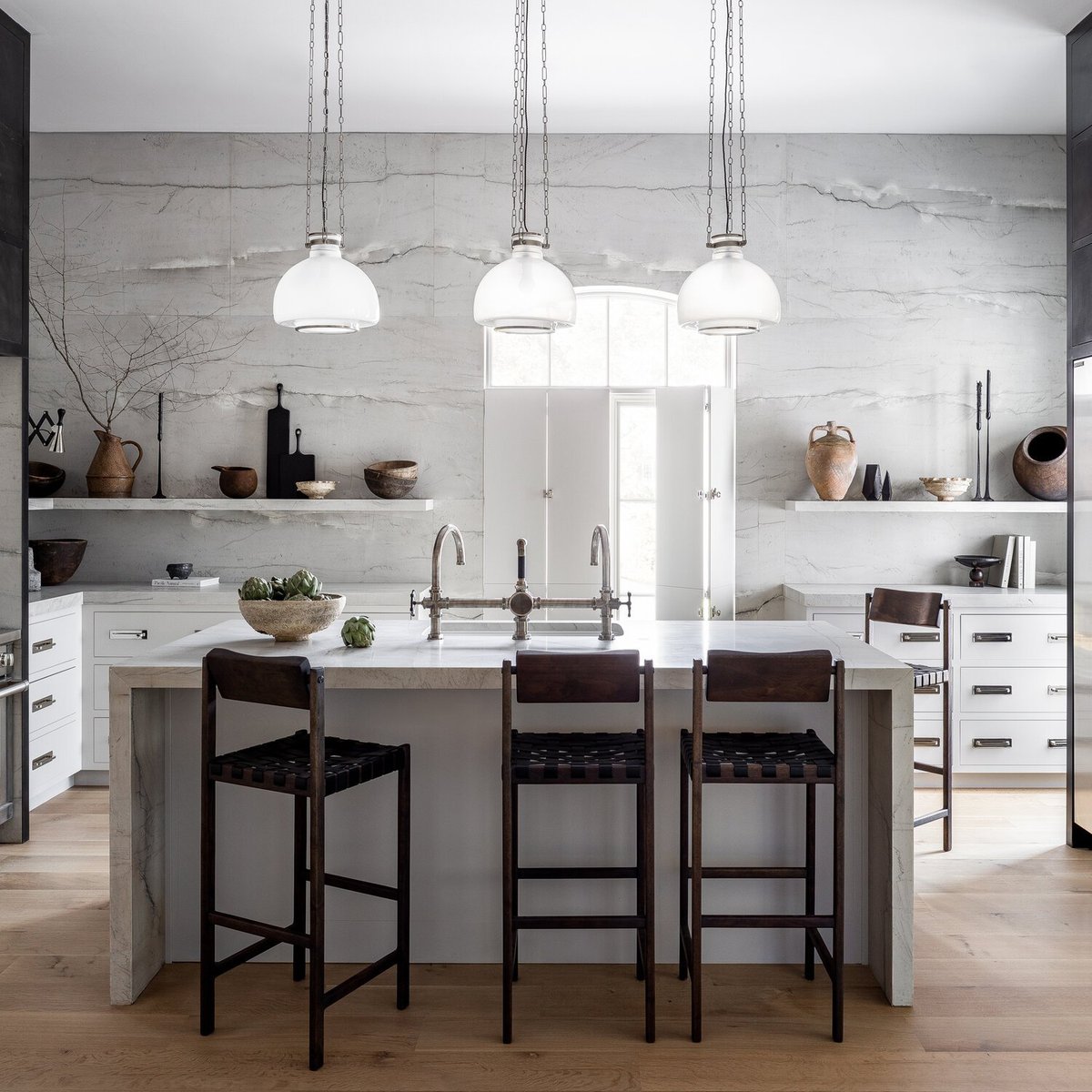 _StudioDesigner's tweet image. Studio Designer Client Sean Anderson designs elegant interiors like this aspirational home in Mississippi. Sean shared, “Studio Designer has helped me grow my business in ways I didn’t think were possible. Their partnership is invaluable to my firm.”  linktr.ee/_studiodesigner.