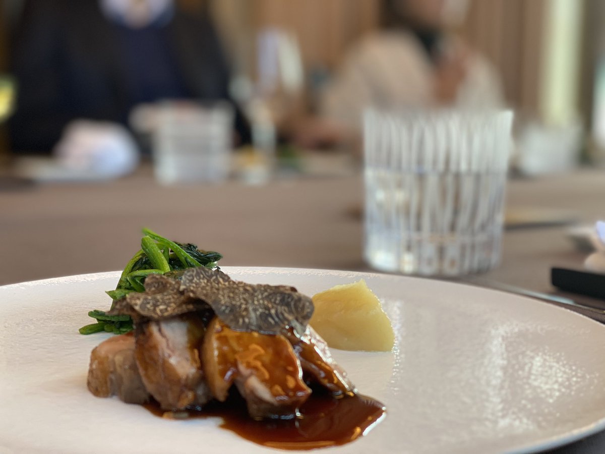 tahles_imai's tweet photo. この肉は美味かった！
そして、このデザートは生まれて初めて食べました！
BVLGARIのレストランです。 https://t.co/Xjz2uIbhpY