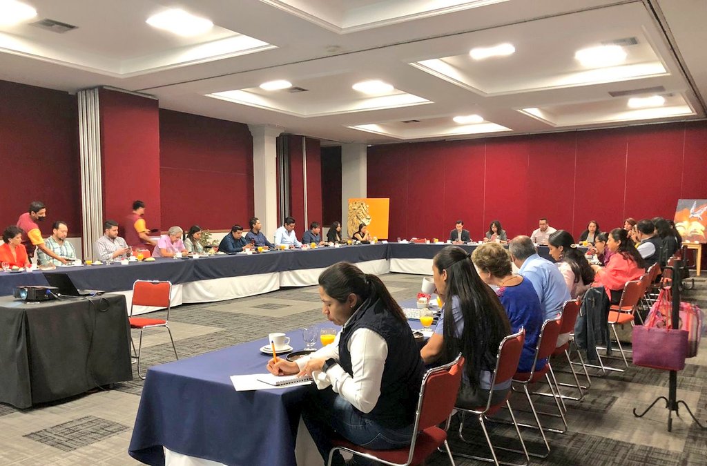 En nuestra primera reunión bimestral con socios COPARMEX Oaxaca, la presidenta Mtra. <a href="/laubarrancoruiz/">Laura Patricia Barranco</a> rindió informe de actividades y platicamos con autoridades síndicos y tosoreros metropolitanos de Oaxaca de Juárez y Sta Cruz Xoxocotlán. Seguiremos cercanos a nuestros socios.