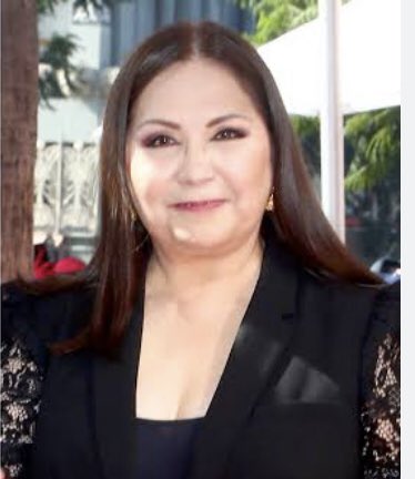 No conocía a esta mujer, pero canta como si tuviera una estaca en el khulo y ya la 🤮🤮🤮🤮🤮