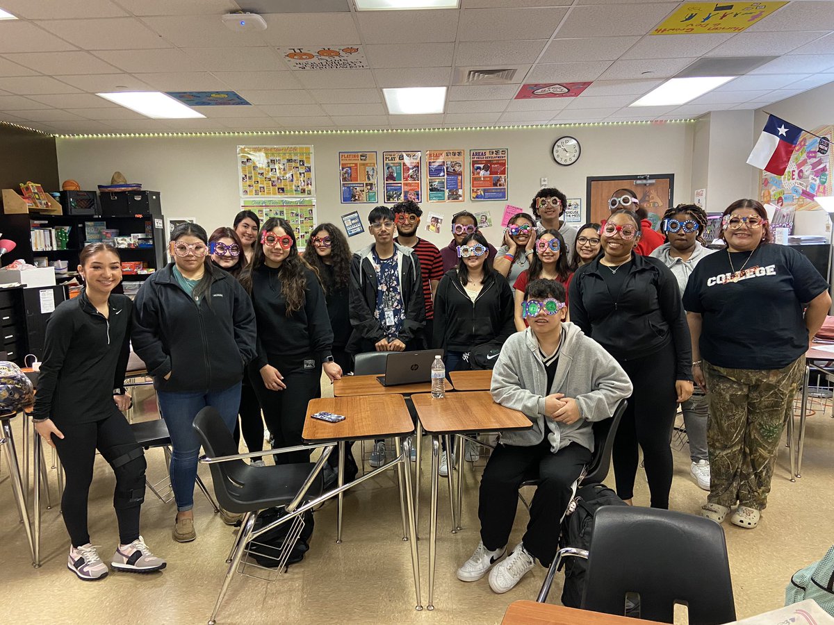 DobieFcs's tweet image. Education &amp;amp; Training students created &amp;amp; participated in “100 Days of School” activities on &amp;amp; off campus! 

#PISDCTE
#PISDCTEMonth2023
#PISDCTEAIIStars
#dobiecte
#futureeducators 
#dobieeducationandtraining