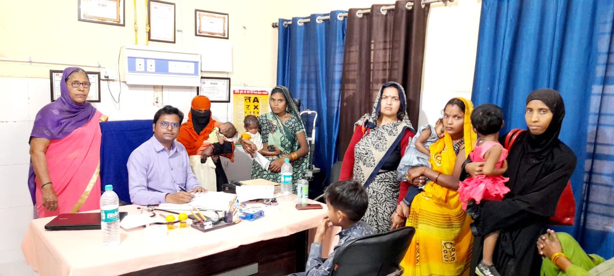 nhm_up's tweet photo. प्रदेश के जनपद बांदा में “National Program for Control of Blindness &amp; Visual Impairment” के अंतर्गत दृष्टि दोष से ग्रसित बच्चों का नेत्र परीक्षण कर बच्चों को नि:शुल्क चश्मा वितरित किया गया।

@UPGovt 
@brajeshpathakup https://t.co/dHYlN0jRtd