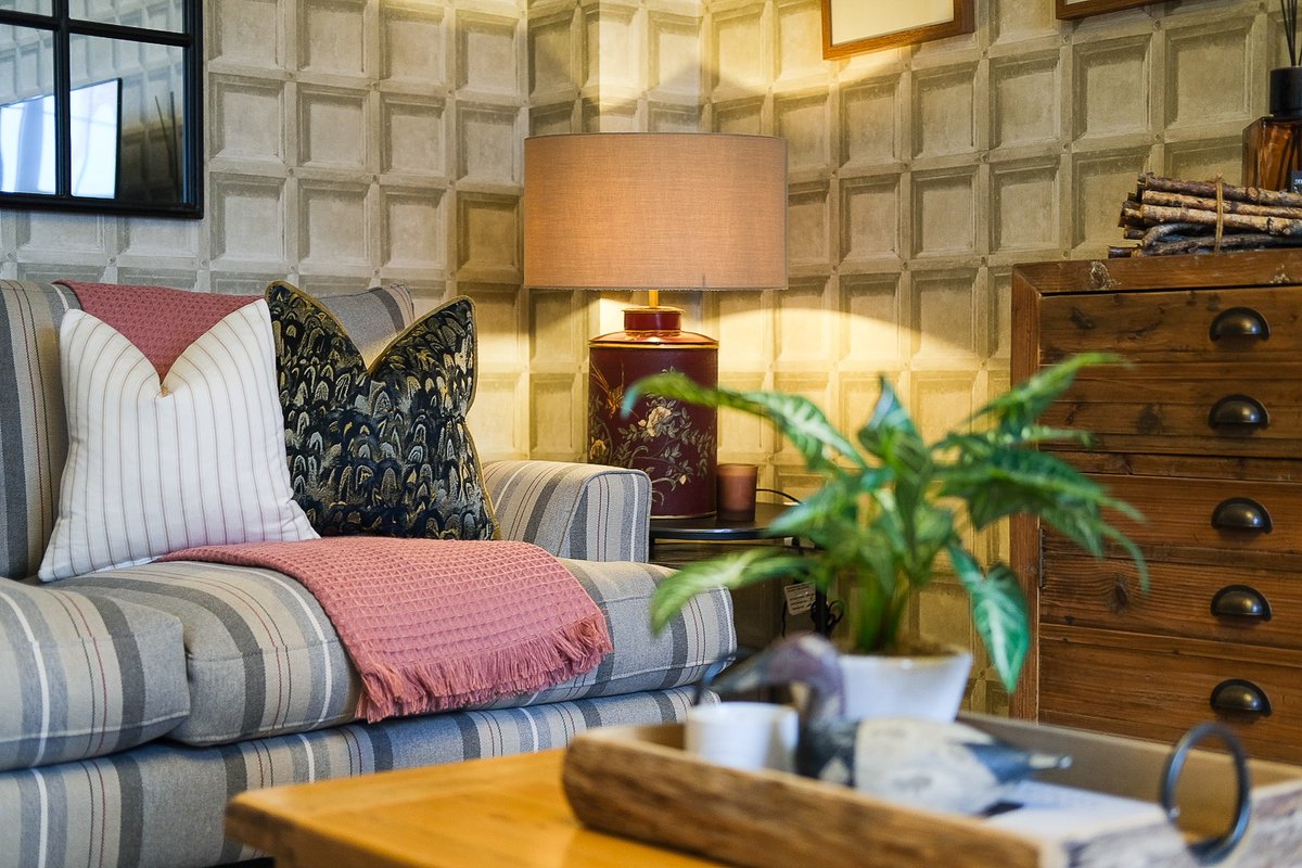 edwardthomasint's tweet image. On Wednesday @newdashhomes examines how to upgrade older properties to modern standards. In interiors, this is a trend we’ve seen for a while with upcycling &amp;amp; cottagecore, but new for 2023 is the ‘hipstoric home’; blending modern &amp;amp; vintage for true self-expression. #NewHomesWeek